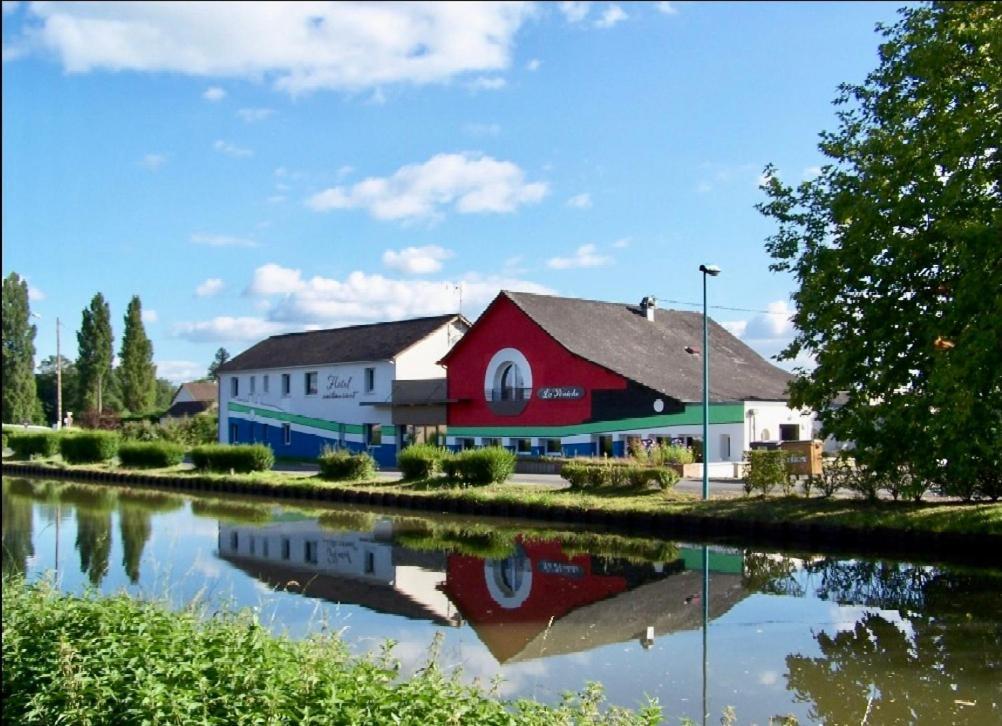 Auberge La Peniche Pierrefitte-sur-Loire Luaran gambar